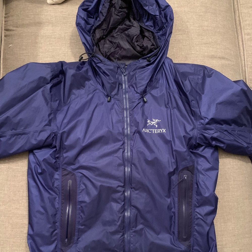 Arc’teryx windbreaker purple size men’s xs